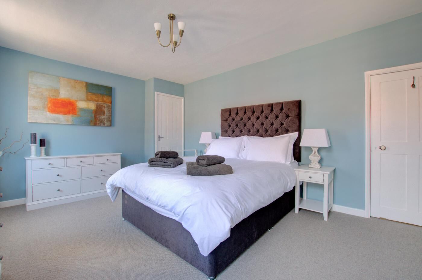 Iron/ironing board, free WiFi, bed sheets