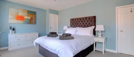 Silitysrauta/-lauta, ilmainen Wi-Fi, vuodevaatteet