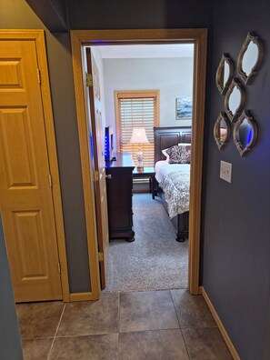3 chambres, fer et planche à repasser, accès au Wi-Fi (inclus)