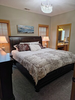 3 bedrooms, iron/ironing board, WiFi, bed sheets