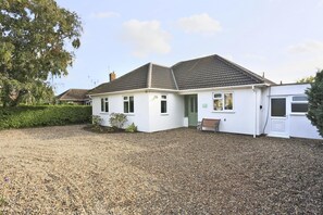 Exterior - 3 Bed in Reydon (oc-hspind) (Reydon)