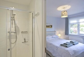 Iron/ironing board, free WiFi, bed sheets - 3 Bed in Reydon (oc-hspind) (Reydon)