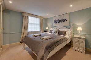 Iron/ironing board, travel cot, free WiFi, bed sheets - 4 Bed in Wrentham (oc-hdress) (Wrentham)