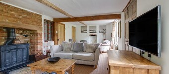 4 Bed in Wrentham (oc-hdress)