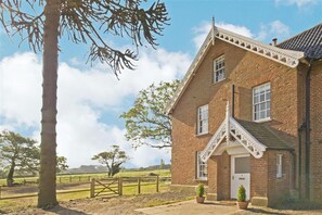 Exterior - 6 Bed in Nr Southwold (oc-hohall) (Reydon)