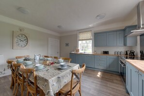 Microwave, oven, dishwasher, high chair - 6 Bed in Nr Southwold (oc-hohall) (Reydon)