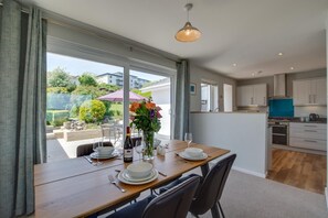 Dining - 2 Bed in Padstow (oc-p00738) (Padstow)
