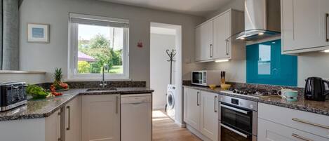 Mikroaaltouuni, uuni, astianpesukone