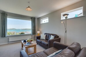 TV - 2 Bed in Padstow (oc-p00738) (Padstow)