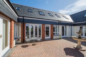 Outdoor dining - 1 Bed in Padstow (oc-p00730) (Padstow)