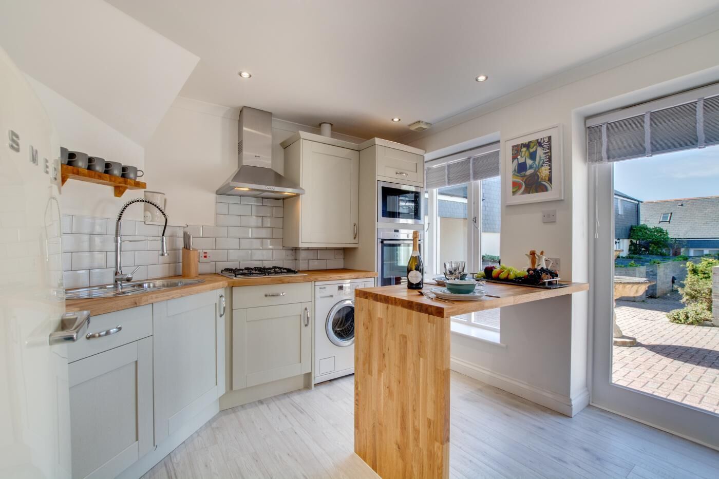 Microwave, oven, dishwasher, cookware/dishes/utensils