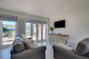 TV - 1 Bed in Padstow (oc-p00730) (Padstow)