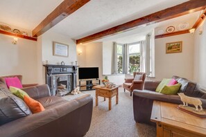 TV - 4 Bed in Hawes (oc-ds940) (Hawes)