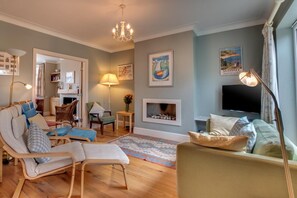 TV, fireplace - 4 Bed in Filey (oc-sa018) (Filey)