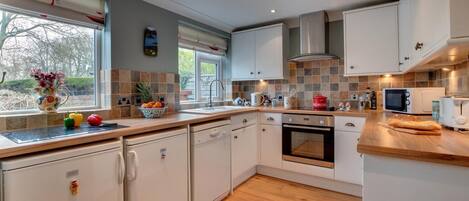 ميكروويف، فرن، غسالة أطباق، مستلزمات طهي/أطباق/أوعية