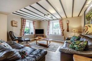 TV, fireplace - 3 Bed in Appersett (oc-ds944) (Appersett)