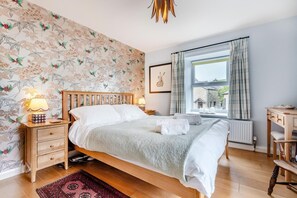 3 chambres, fer et planche à repasser, lit de bébé portatif