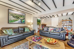 TV, fireplace - 3 Bed in Appersett (oc-ds944) (Appersett)