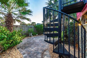 Property grounds - Beachcomber Oasis l 1930s Cottage l 1 min to Beach (St. Augustine)