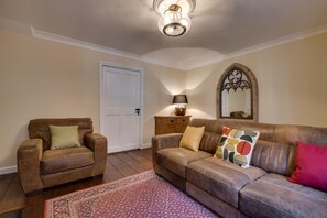 TV - 2 Bed in Whitby (oc-w451) (Whitby)