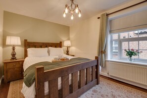 Iron/ironing board, free WiFi, bed sheets - 2 Bed in Whitby (oc-w451) (Whitby)