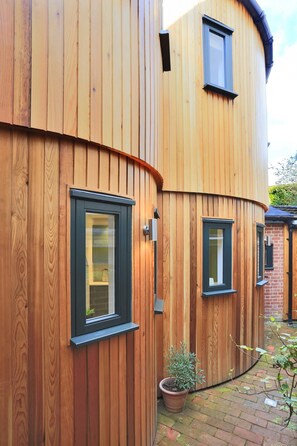 Exterior detail - 2 Bed in Woodbridge (oc-zep) (Woodbridge)
