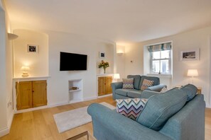 TV - 2 Bed in Porthleven (oc-pevcot) (Porthleven)