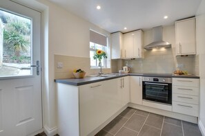 Microwave, oven, dishwasher, high chair - 2 Bed in Porthleven (oc-pevcot) (Porthleven)