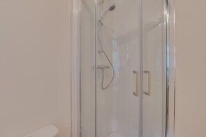 Hair dryer, towels - 3 Bed in Scarborough (oc-s018) (Scarborough)