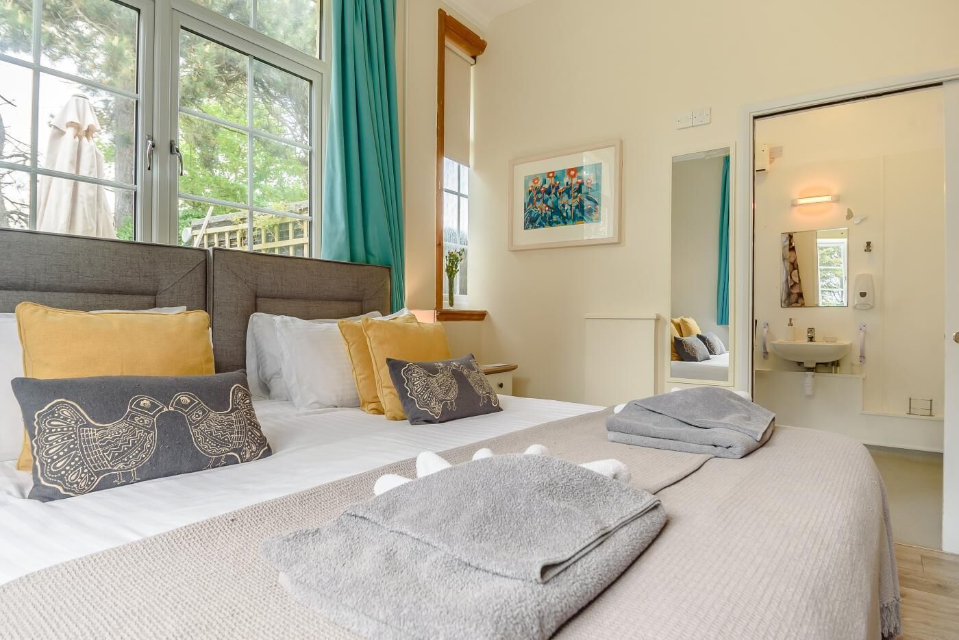 Iron/ironing board, free WiFi, bed sheets