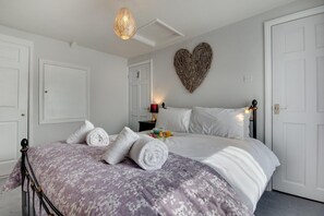 3 bedrooms, iron/ironing board, free WiFi, bed sheets - 3 Bed in Holt (oc-1987) (Holt)