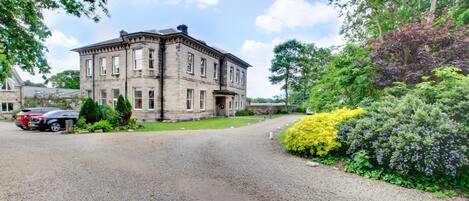 المنشأة من الخارج