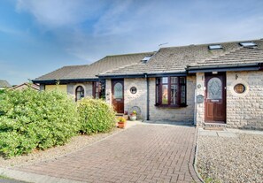 Exterior - 2 Bed in Seahouses (oc-373002) (Seahouses)