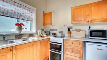 Microwave, oven, cookware/dishes/utensils