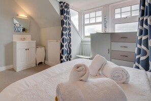 4 bedrooms, iron/ironing board, free WiFi, bed sheets - 4 Bed in Seahouses (oc-79919) (Seahouses)