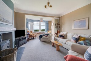 TV, fireplace - 4 Bed in Seahouses (oc-79919) (Seahouses)