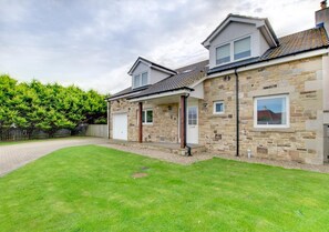 Exterior - 4 Bed in Seahouses (oc-520609) (Seahouses)