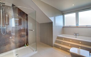 Hair dryer, towels - 4 Bed in Seahouses (oc-520609) (Seahouses)