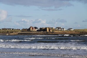 Beach - 5 Bed in Beadnell (oc-26743) (Beadnell)