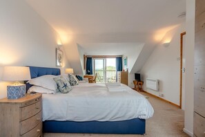 Bügeleisen/Bügelbrett, Reisekinderbett, kostenloses WLAN, Bettwäsche