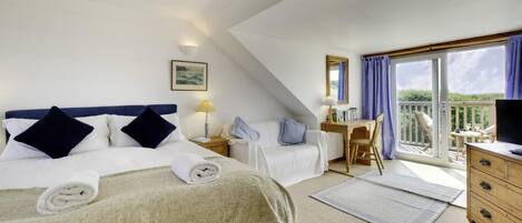 Een strijkplank/strijkijzer, gratis wifi, beddengoed