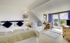 Iron/ironing board, travel cot, free WiFi, bed sheets - 5 Bed in Beadnell (oc-24955) (Beadnell)