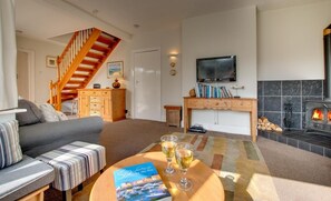 Fireplace - 5 Bed in Beadnell (oc-24955) (Beadnell)