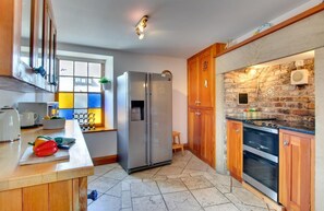 Microwave, oven, dishwasher, high chair - 3 Bed in Seahouses (oc-179164) (Seahouses)