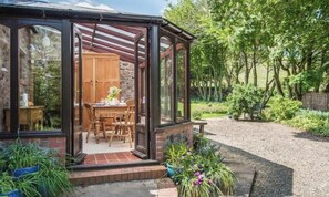 Outdoor dining - 4 Bed in Wooler (oc-196438) (Akeld)
