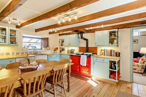 Microwave, oven, dishwasher, high chair - 4 Bed in Wooler (oc-196438) (Akeld)