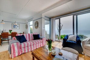 TV, fireplace - 4 Bed in Praa Sands (oc-poohco) (Praa Sands)