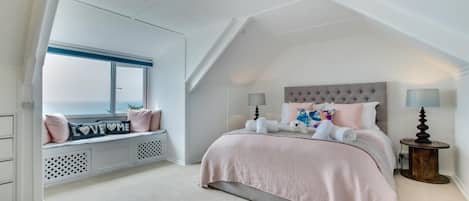 4 bedrooms, iron/ironing board, travel crib, WiFi (free)