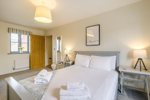 Bügeleisen/Bügelbrett, Reisekinderbett, kostenloses WLAN, Bettwäsche