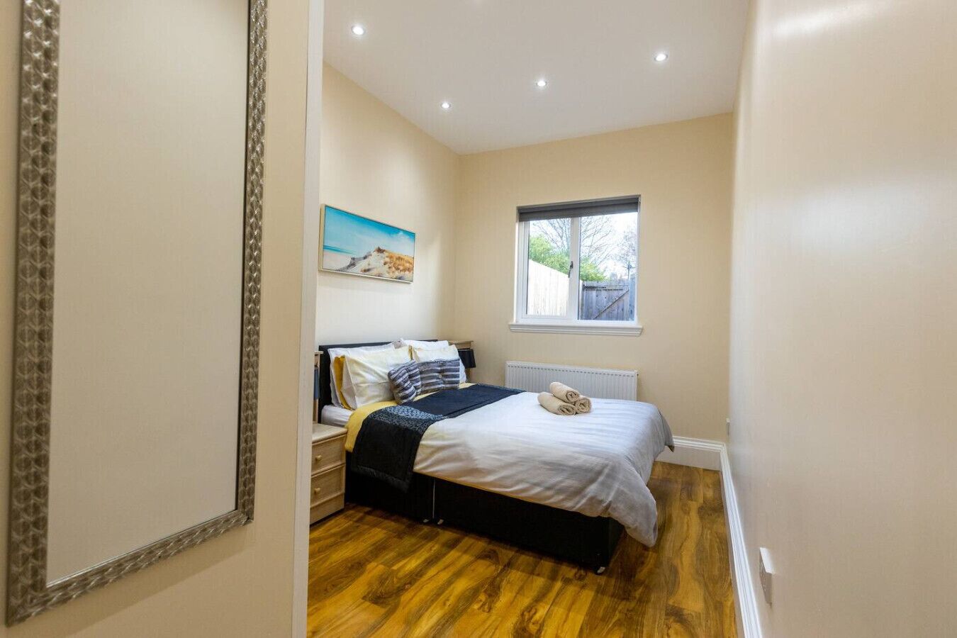 Bureau, fer et planche à repasser, Wi-Fi gratuit, draps fournis